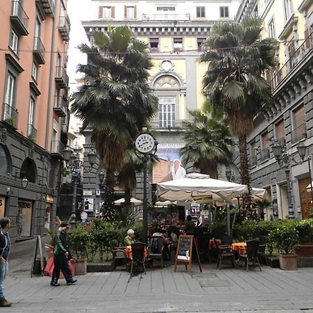 Casa Vacanze Napoli Centro Carmen & Sara Luaran gambar