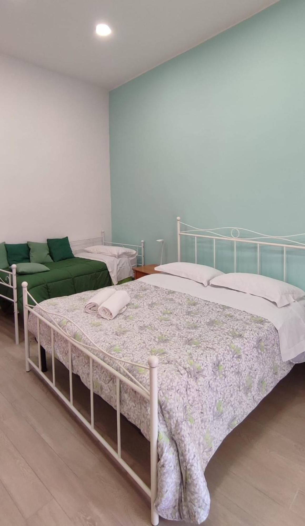 Casa Vacanze Napoli Centro Carmen & Sara Luaran gambar