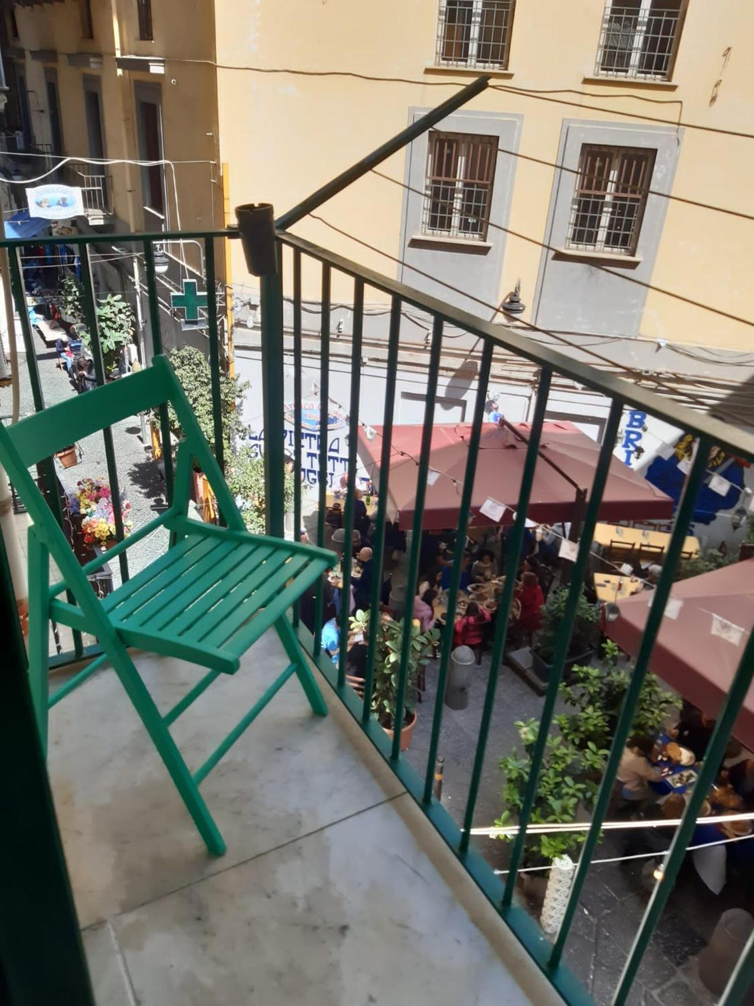 Casa Vacanze Napoli Centro Carmen & Sara Luaran gambar